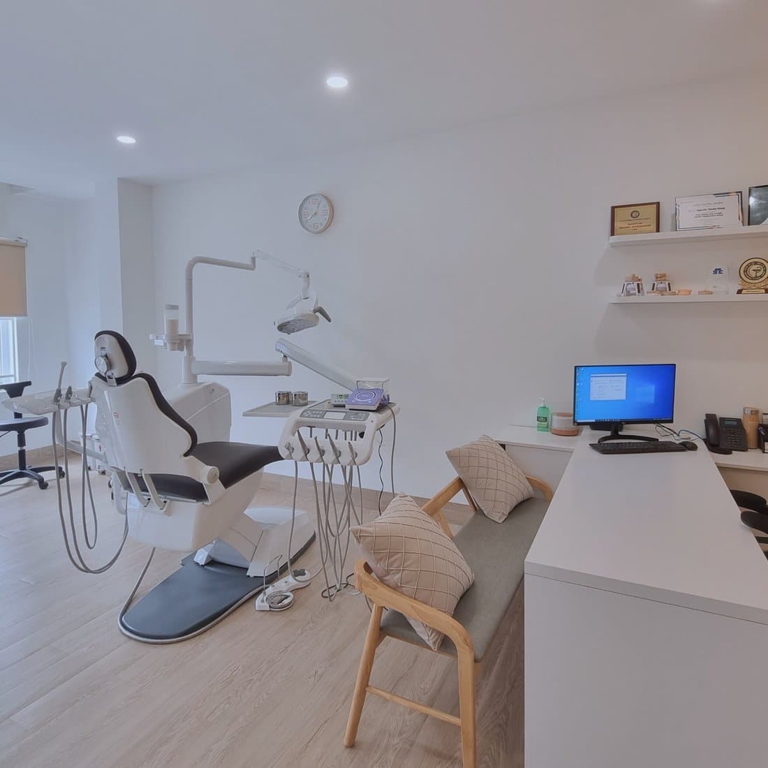 Phòng điều trị chính tại Lux Dental